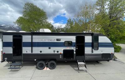 Big Bad Grey Wolf 26DBH bunk house