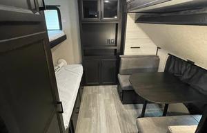 Large Bunkhouse w/King Bed & Outdoor Kitchen