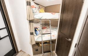 Surveyor 247BH Dog Friendly + Bunkhouse + Island