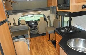 2017 Thor Motor Coach Majestic 23a