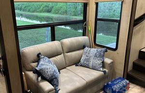 2016 Momentum 376TH RV rental photo 7