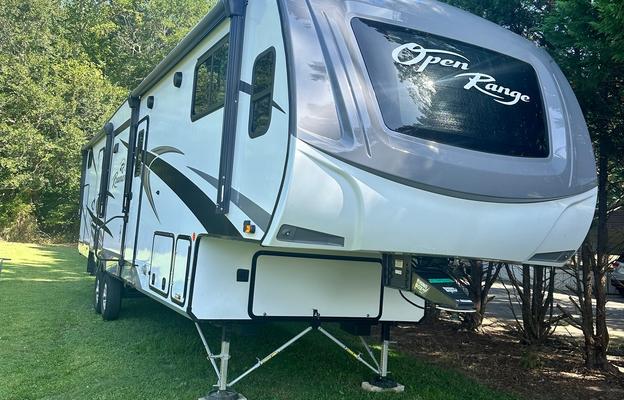 2022 Highland Ridge RV Roamer RF364BHS RV rental photo 1