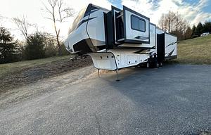 Luxurious Camping in a 2022 Crossroads Cameo