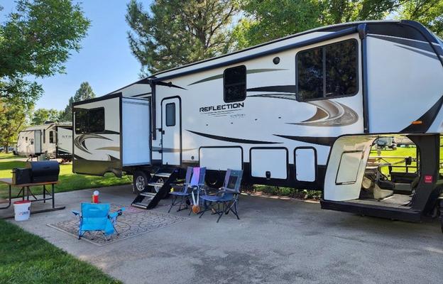 2021 Reflection 31MB RV rental photo 1
