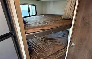 Bunkhouse/Outdoor Kitchen-Sleeps 8-Delivery Avail