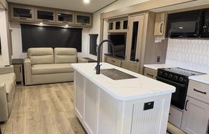 Lakeside Leisure 2026 5th Grand Design Fifth Wheel