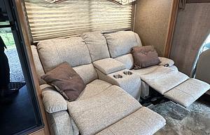 Beautiful 2018 Class C- Family / Pet Friendly!
