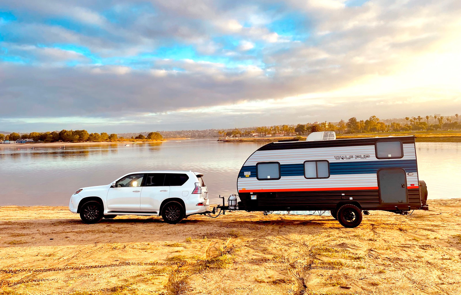 **Rent my 2022 RV Delivered to RV Parks+Sleeps 5**