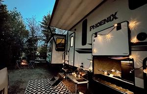 Phoenix Luxe Retreat – 2 Bedroom Family 5th Wheel