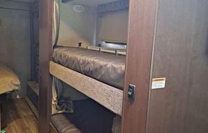 LIKE NEW- 31 foot Class C with Bunkbeds!!