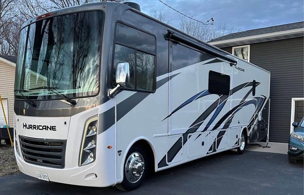 Epic Hurricane Escape Thor Motor Coach 34R Class A