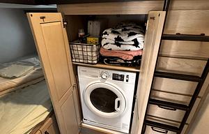 Modern Fifth Wheel – Your Home on the Road