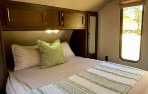 2016 Cherokee 304BH RV rental photo 1