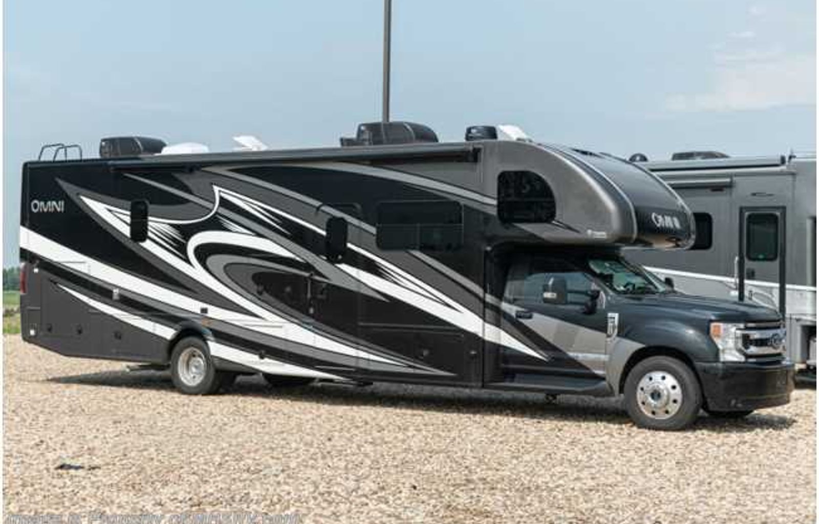 2022 Thor Motor Coach Omni RS36