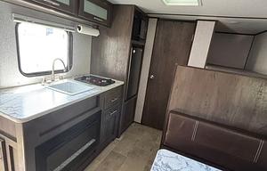 2021 Dutchmen RV Coleman Lantern LT Series 17B RV rental photo 4
