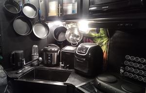 32 ft SMART HOME CAMPER WiTH HOT TUB & MESAGE CHAiR