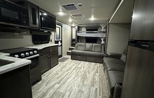 Bunkhouse - Master Suite - Delivery Available