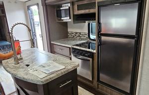 2018 Forest River RV Surveyor 285IKLE RV rental photo 6