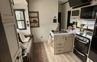 Brand New Luxury Toy Hauler | Sleeps 7 |