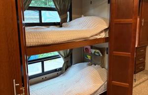 Family Fun! RV | Bunks | Generator | Easy to Drive