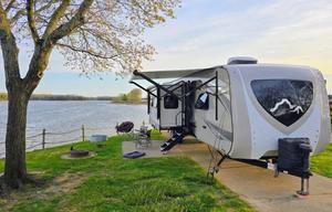 The Easy Living Retreat | Spacious RV + 1.5 Bath