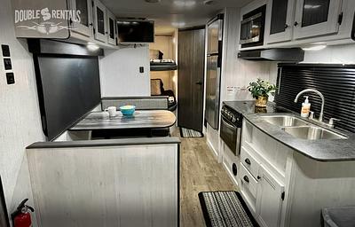 TRAIL RUNNER Bunkhouse w/ Queen Bed, Fold-Out Sofa