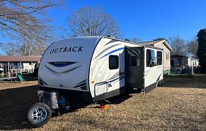 Comfortable Travel Trailer for 6 People