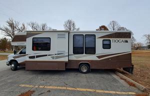 2008 Fleetwood RV Tioga 31M - Self Leveling