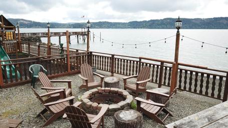 Iliana's Glamping Village at Mike's Beach Resort