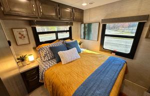 ‘Endeavor’ Loaded with Amenities + Sleeps 10!