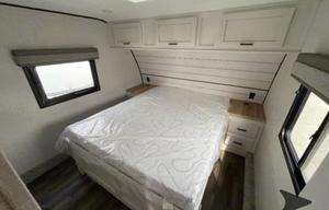 NEW 5TH WHEEL CAMPER WITH ROOM FOR EVERYONE!