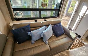 2024 Thor Motor Coach Quantum LC LF31