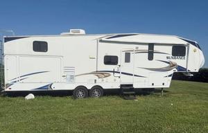 Family friendly bunk house 5th wheel camper