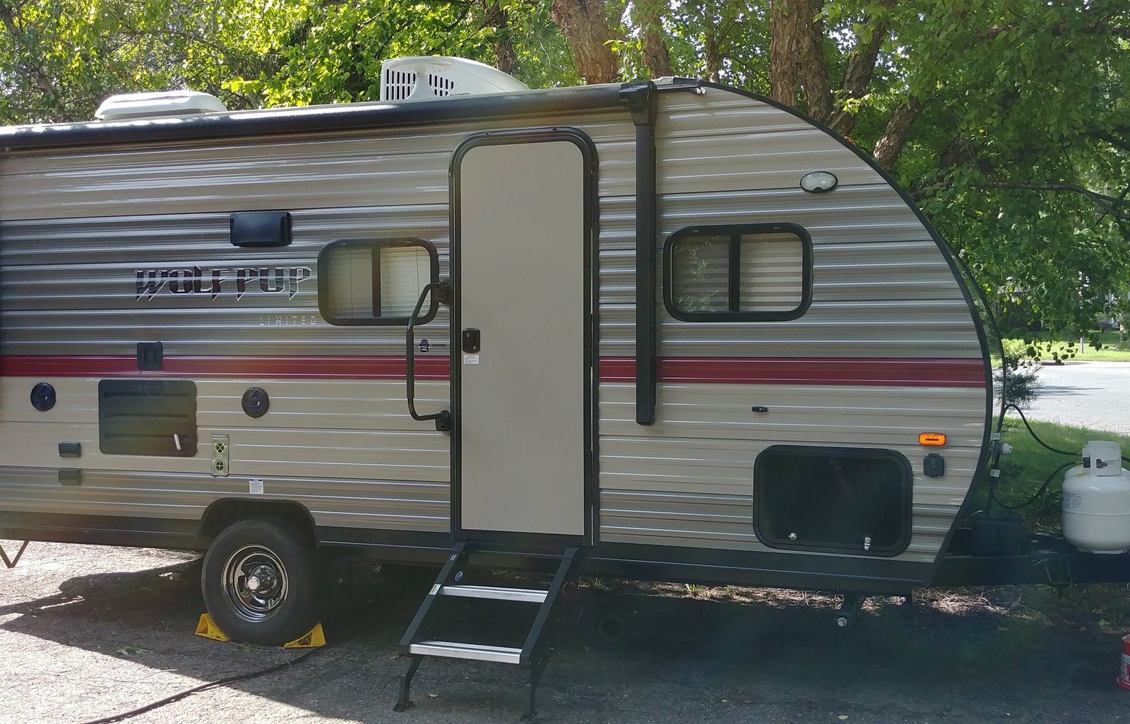 Cherokee LTD WolfPup Deluxe-Queen & Bunks