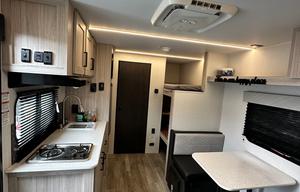 Cozy 20ft Sunny California Travel Trailer