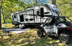 2022 Fuel 305 RV rental photo 15