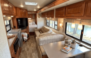 A8 Sunstar comfy/ Sleeps 7- StarLink & King Suite