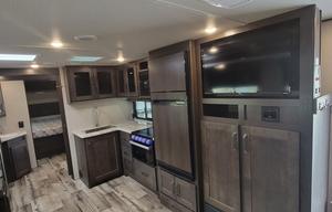Dual-Suite Retreat Family Bunkhouse 32' Transcend