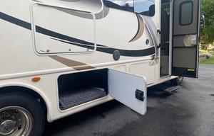 30 Ft Class A Motor Coach - Pets Allowed