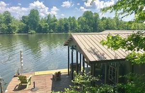 A class "glamping” on Lake Tuscaloosa