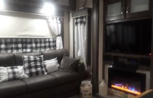 2020 Montana High Country 38' Glamper