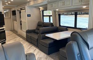 2022 Fleetwood RV Discovery 38N