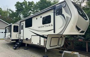 2018 Keystone RV Montana 3811MS RV rental photo 2