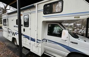 Newly Renovated RV - Minnie - Adventure Machine