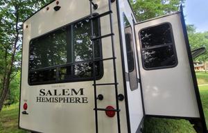 Full Sized Fifth Wheel for Full Time Fun