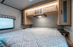 2020 Cruiser Radiance Ultra Lite 32BH