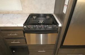 Highland Ridge Open Range Ultra Lite 31ft Sleeps 8