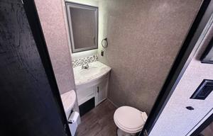 The Eagle Retreat – Luxury Jayco Eagle King Suite
