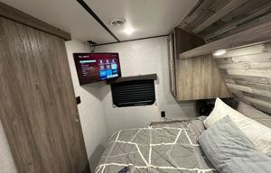 2021 CrossRoads RV Zinger with 1.5 Bath