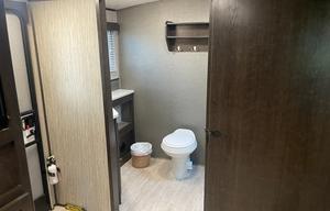 2019 Shadow Cruiser 30'